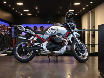 Moto Guzzi V85 TT | Aventura, estilo y versatilidad italiana