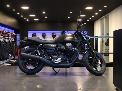 Moto Guzzi V7 Stone | Minimalismo, carácter y modernidad