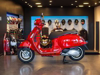 Vespa GTS 300 Super | Potencia, confort y diseño italiano