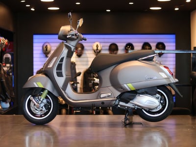 Vespa GTS 300 Super Tech | Tecnología, lujo y potencia