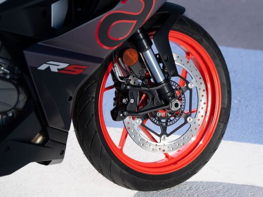 Aprilia_RS457_tabs_ruota_900x675