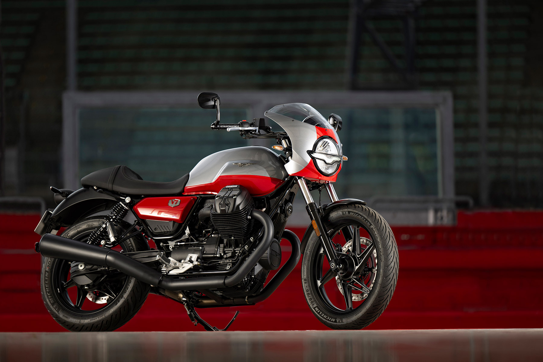 Moto-Guzzi-V7-Stone-Corsa-2024-estaticas4