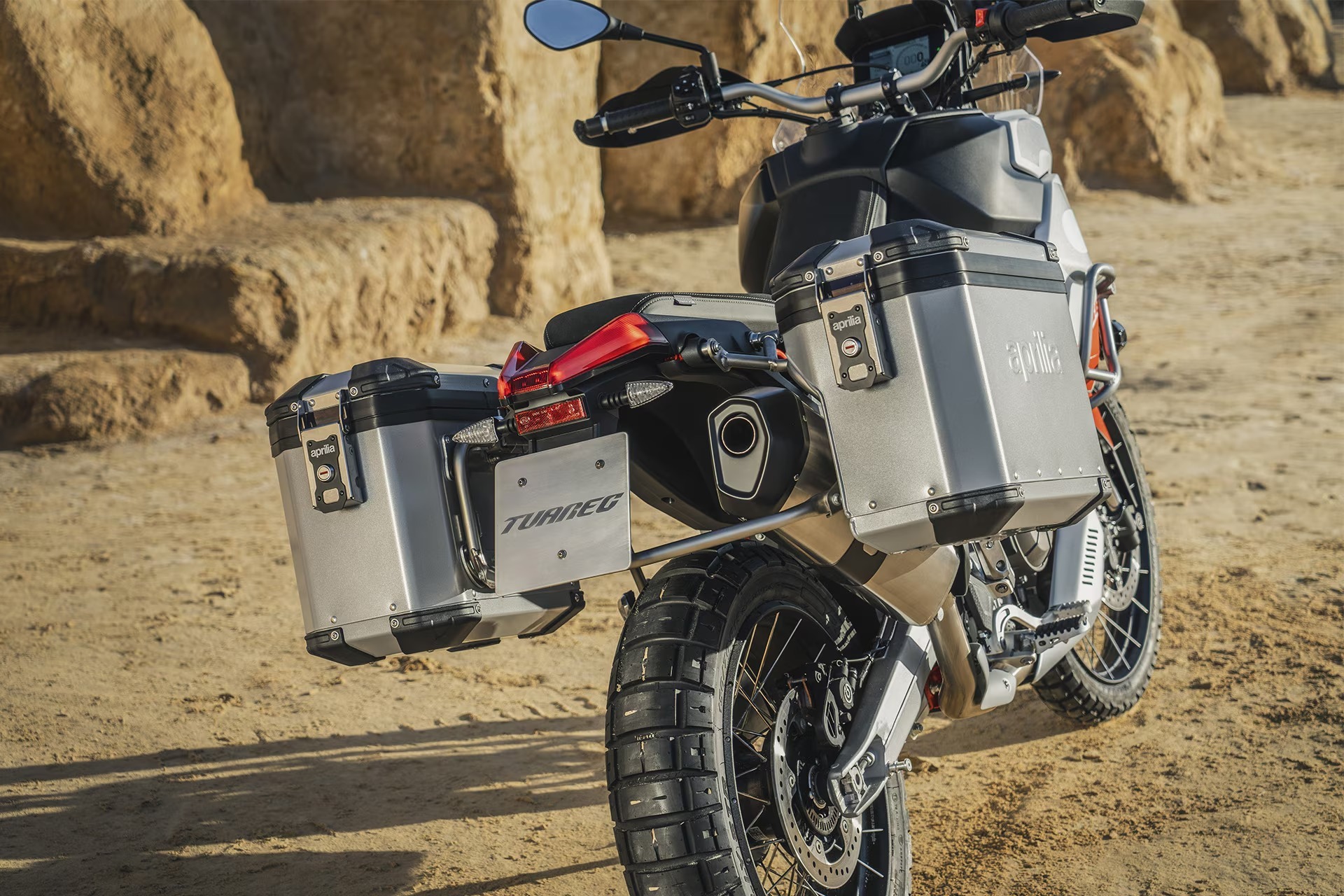 Copia de imgi_15_Aprilia_Tuareg_wall-image-3